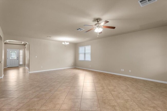 Foto del edificio - 2041 Livonia Dr