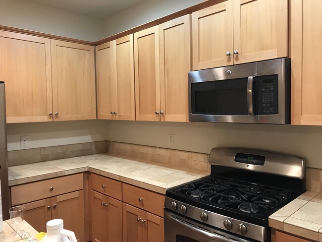 Kitchen - 3181 SE BROOKWOOD Ave