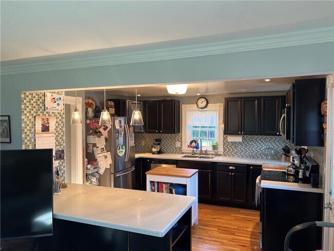 Building Photo - 7 King Rd