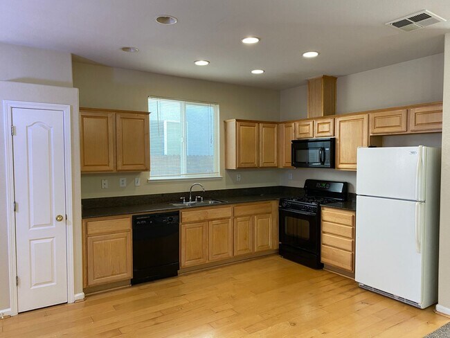 Foto del edificio - Charming Stockton 3 bedroom and 2 full bat...