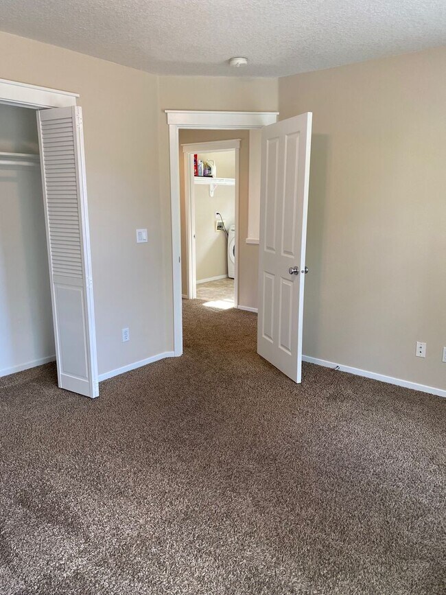 Foto del edificio - 64th Way House