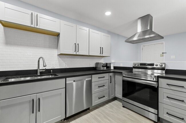 Building Photo - 500 Umstead Dr