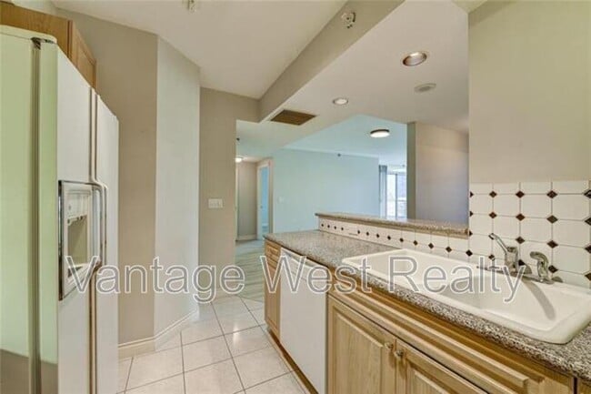 Building Photo - 1152-1152 Sunset Dr