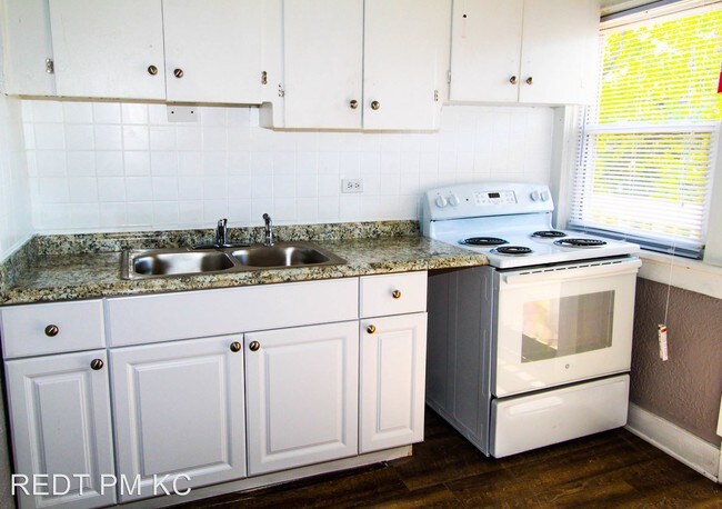 Foto del edificio - 3113-3123 Thompson Ave