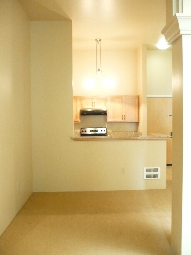 Building Photo - Spacious studio Condo near fairgrounds