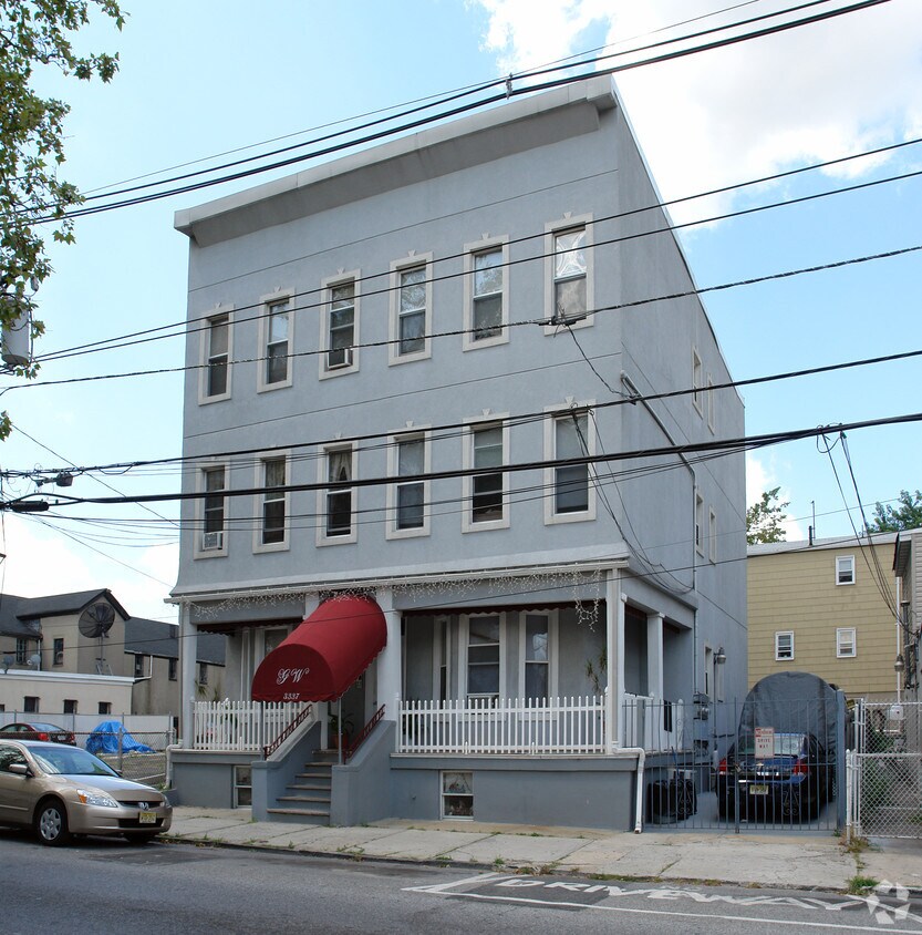Primary Photo - 3337 Hudson Ave
