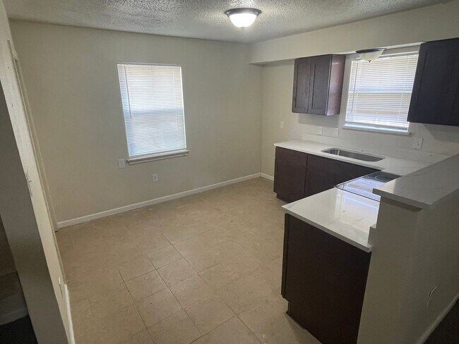 Foto del edificio - 3 Bedroom House in Carrollton, TX (Fully R...