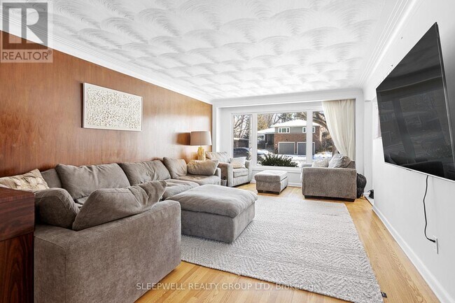 Photo du bâtiment - 1874 Rideau Garden Dr