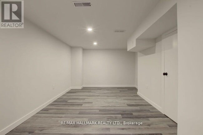 Building Photo - 51 Stamford Square S