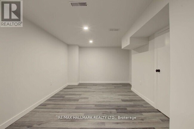 Photo du bâtiment - 51 Stamford Square S