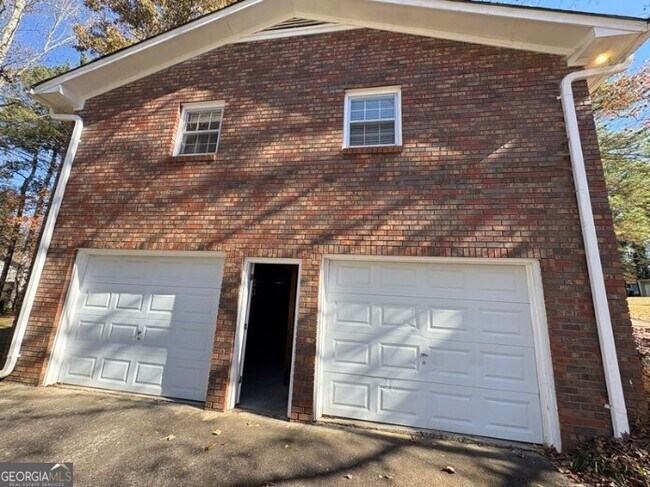 Foto del edificio - 2490 Trent Dr NE