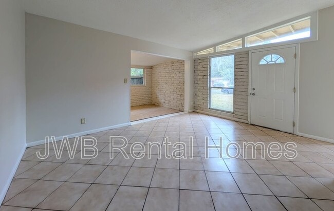 Building Photo - 1023 Le Brun Dr