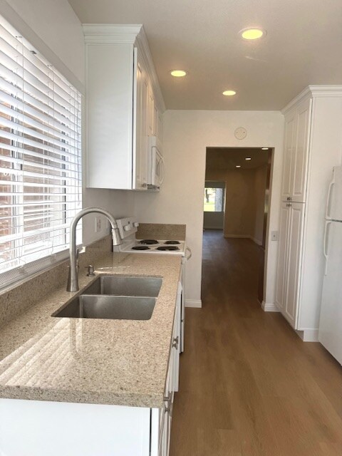 Building Photo - 6134 Village 6