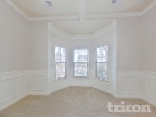 Building Photo - 20 Silver Peak Dr