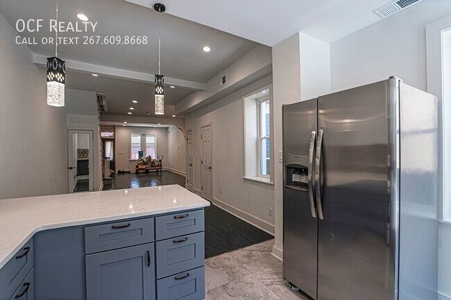 Building Photo - Point Breeze Townhome