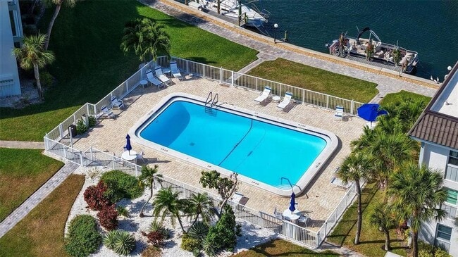 Foto del edificio - 4330 Falmouth Dr