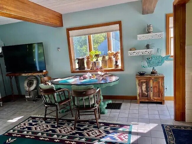 Foto del edificio - 1296 Drift Rd