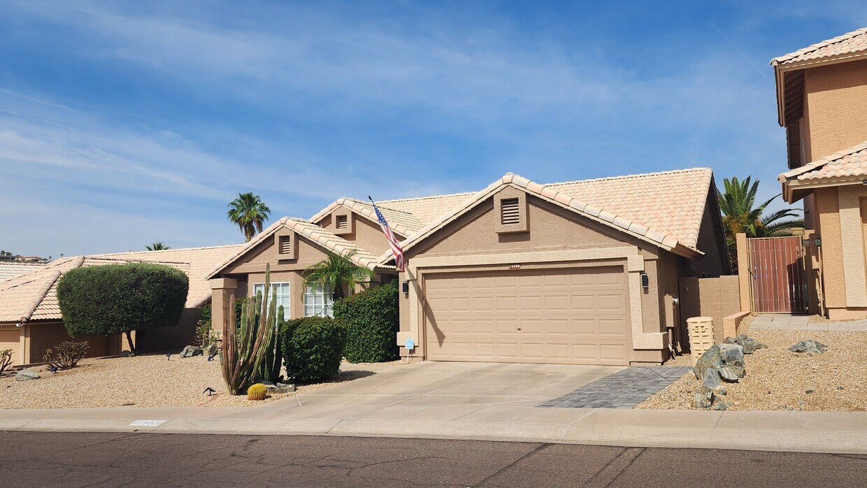 Primary Photo - Spacious 3 Bedroom in the Foothills!