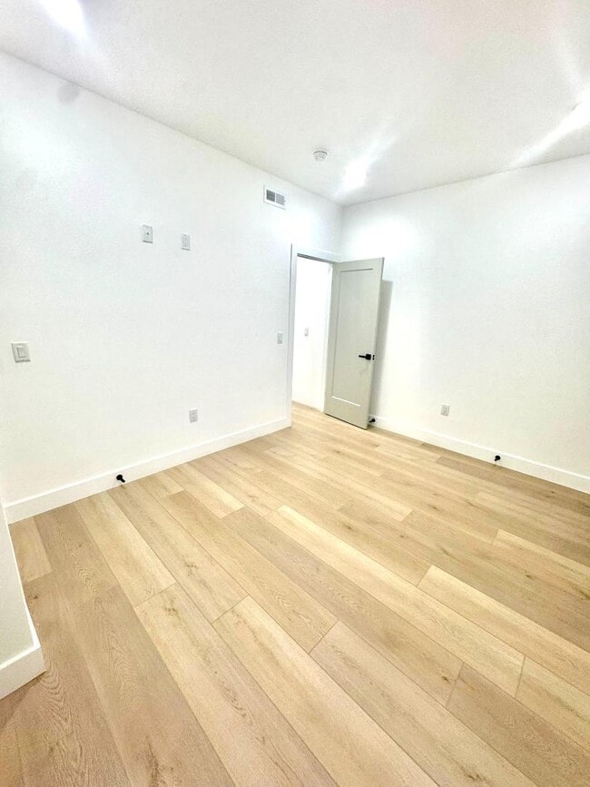 Photo - 828 E Woodlawn St Townhome