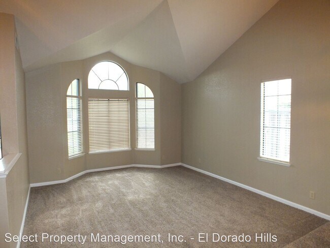 Building Photo - 4 br, 2.5 bath House - 4635 Castana Drive