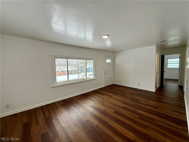 Building Photo - 883 Kickapoo Ave