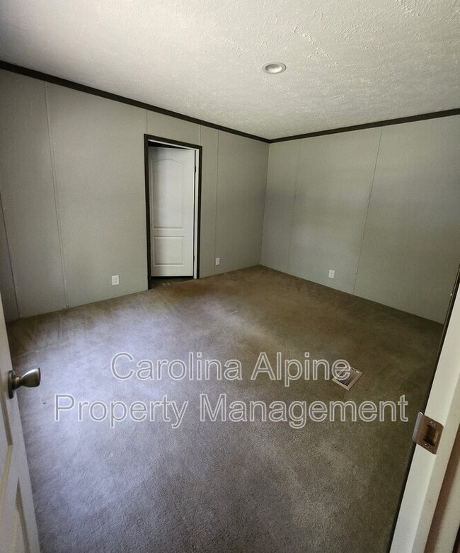 Building Photo - 220 Starling Ln