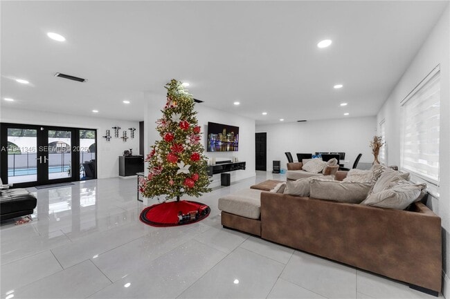 Foto del edificio - 551 SW 127th Ave