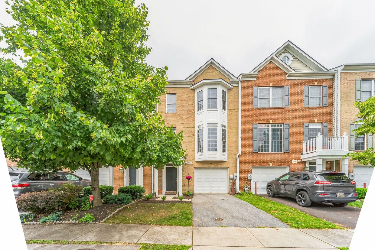 Primary Photo - 3 bed 2.5 bath rowhome for rent