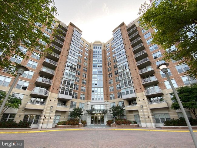 Building Photo - 11800 Sunset Hills Rd