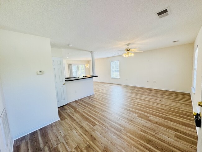 Foto del edificio - 5096 Capulet Cir