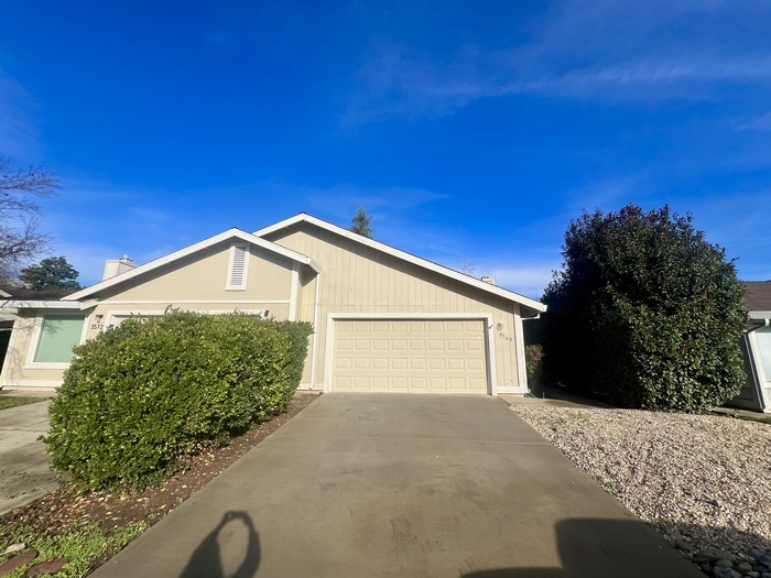 Primary Photo - Stunning 2 bedroom 1 bathroom duplex in Lo...