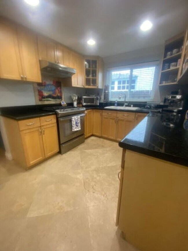 Foto del edificio - 1616 Adams St