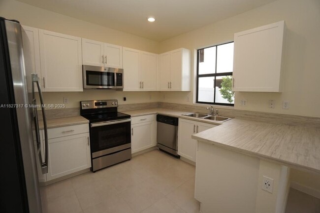Building Photo - 10911 W 33rd Ln