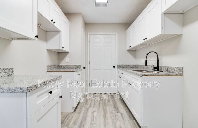Building Photo - 107 Meudon St