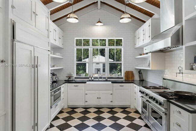 Building Photo - 6845 SW 98th St