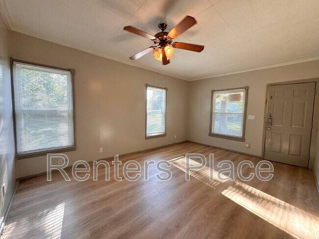 Foto del edificio - 2608 E Archer St