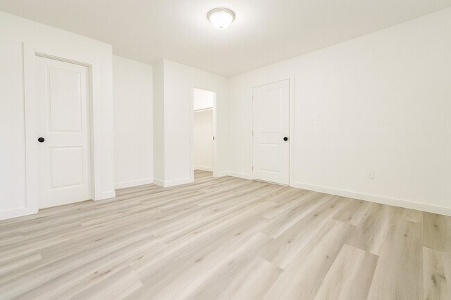 Building Photo - 1219 Kingston Dr