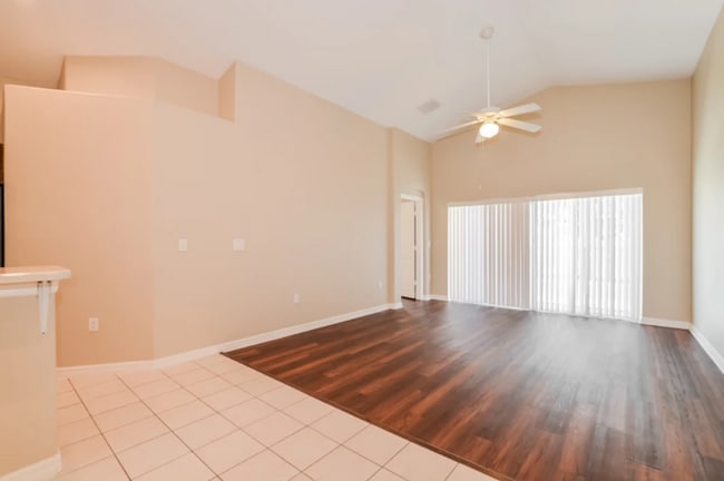 Foto del edificio - 120 Vine Dr