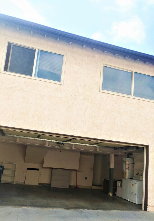 attached 2-vehicle garage - 823 Coriander Dr