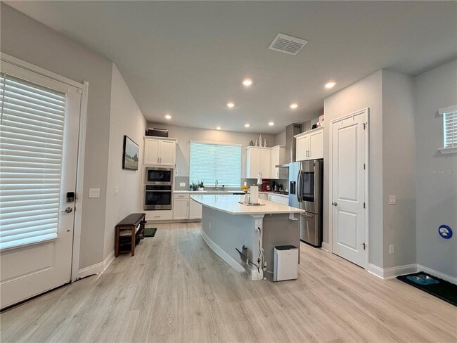 Building Photo - 660 Rosewood Way