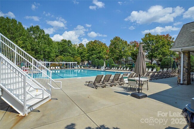 Building Photo - 1008 Millbank Dr