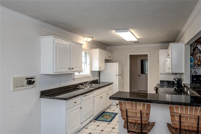 Building Photo - 506 Lansing Ct