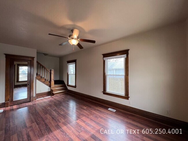 Foto del edificio - 4 Bedroom 2 Bathroom w/ Single Stall Garag...