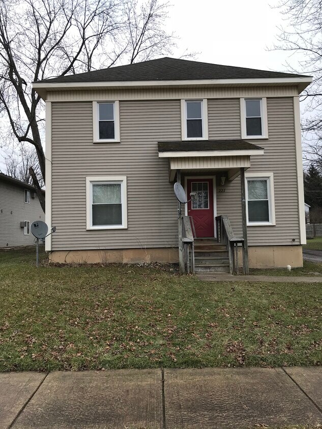 Primary Photo - 219 Free St
