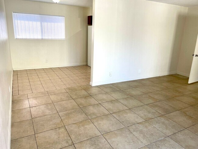 Foto del edificio - 3351 Brussels St