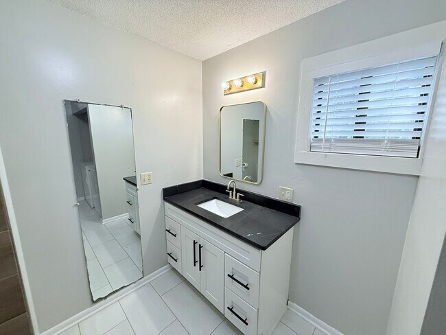 Building Photo - 15 CR 302