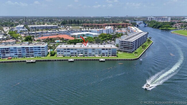 Foto del edificio - 52 Yacht Club Dr