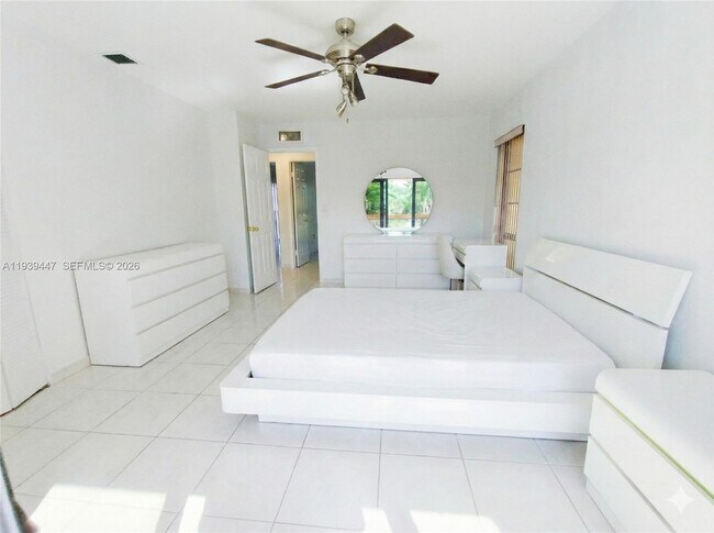 Foto del edificio - 7734 Balboa St