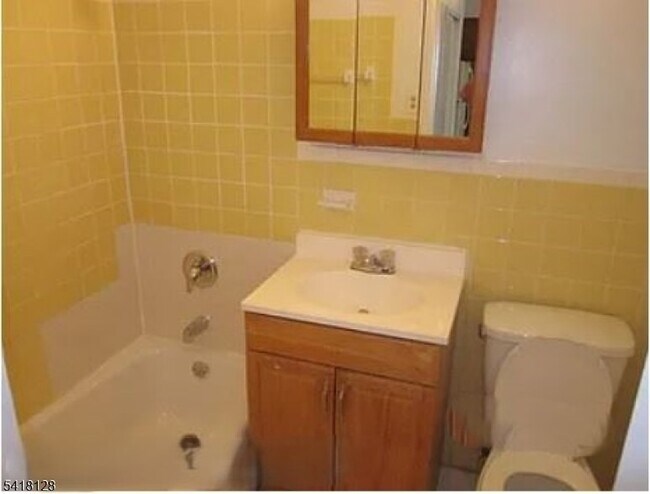 Foto del edificio - 220 W Sumner Ave