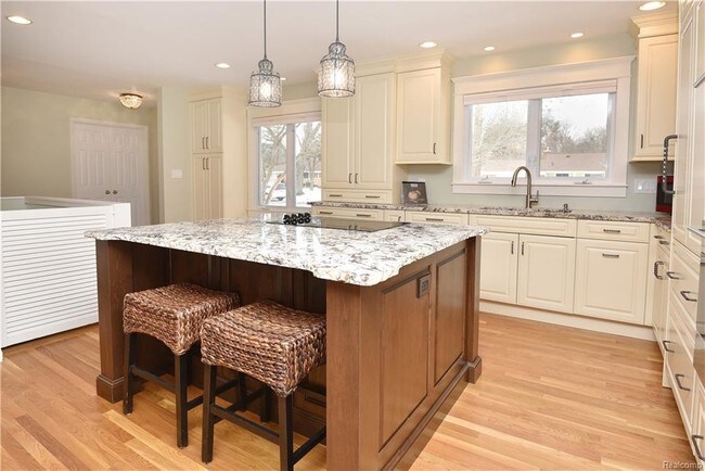 Building Photo - 3135 Pebble Ln